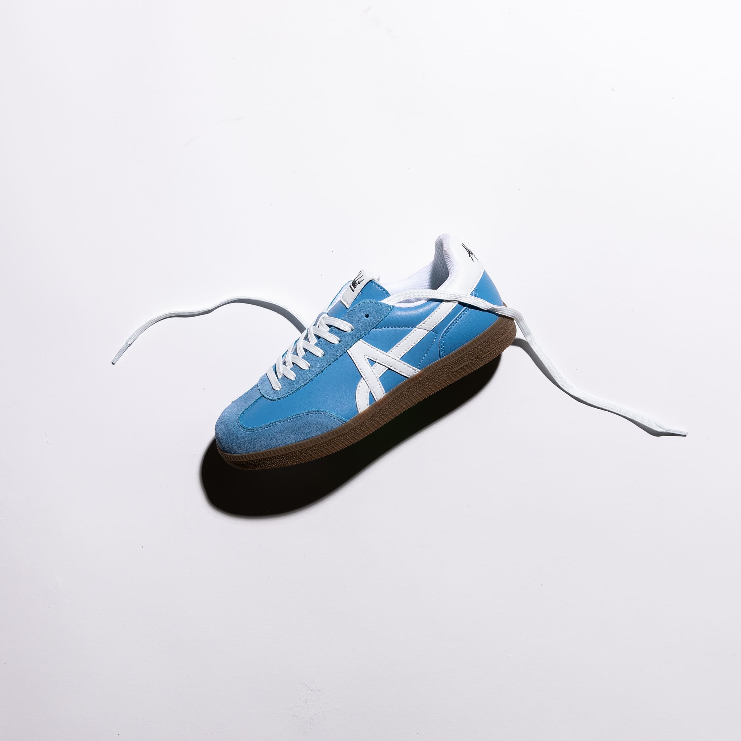 MONTEREY 301 BLUE / WHITE — Front
